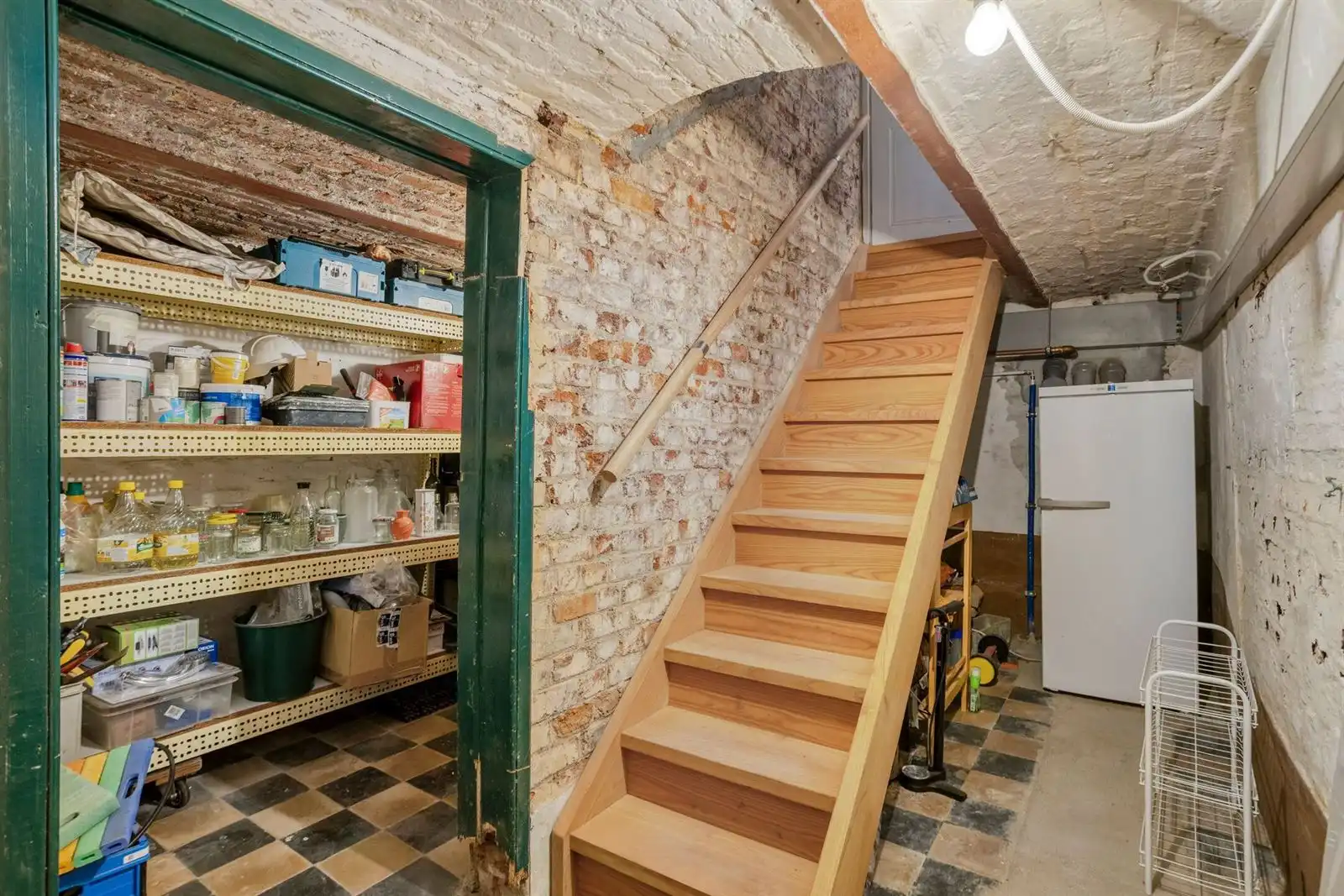 Instapklare en gerenoveerde woning met 3 slaapkamers, bureau en gezellige tuin in Halle foto 26