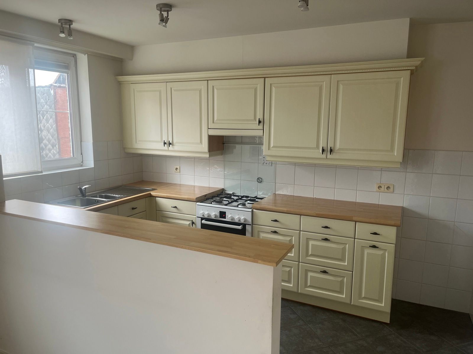 Appartement met lift, terras, garagebox en autostaanplaats foto 5