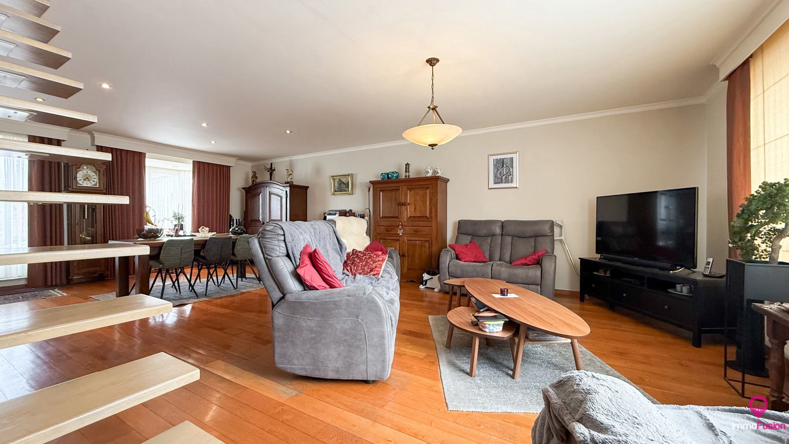 Ruim appartement met groot terras en garage!  foto 3