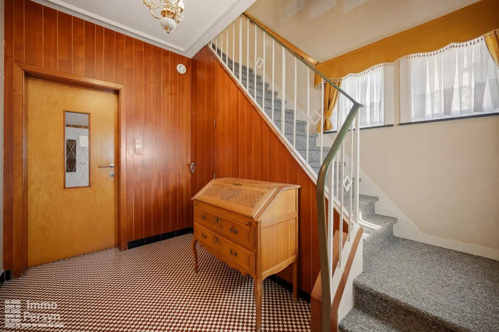 Woning met loods op een commerciële ligging foto 3