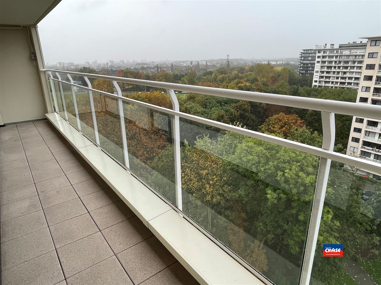 Instapklaar appartement met 2 slaapkamers en terras foto 7