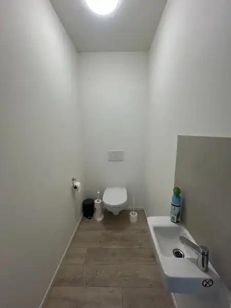 Instapklare KMO-unit met kantoren (±355 m²) op topligging foto 15