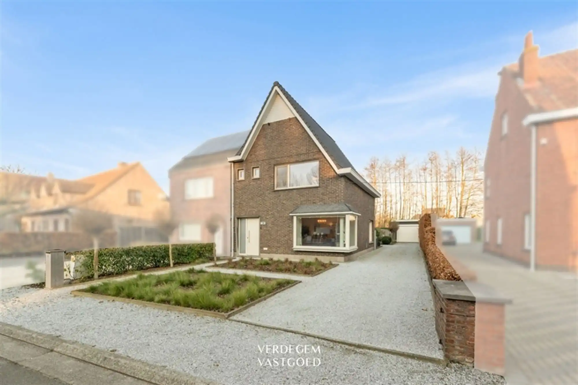 Stijlvolle en instapklare woning met 2+1 slaapkamers, garage en mooie tuin foto {{pictureIndex}}
