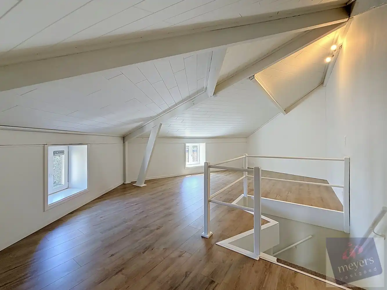 Totaal gerenoveerde stadswoning met polyvalente ruimte in Tongeren foto 14