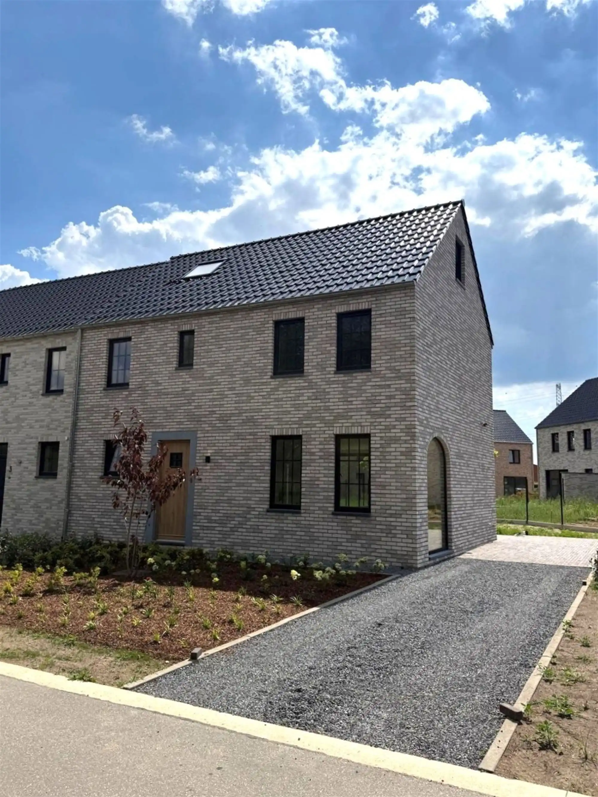 Hoogwaardig afgewerkte BEN nieuwbouwwoning op een rustige locatie in Kinrooi foto 3