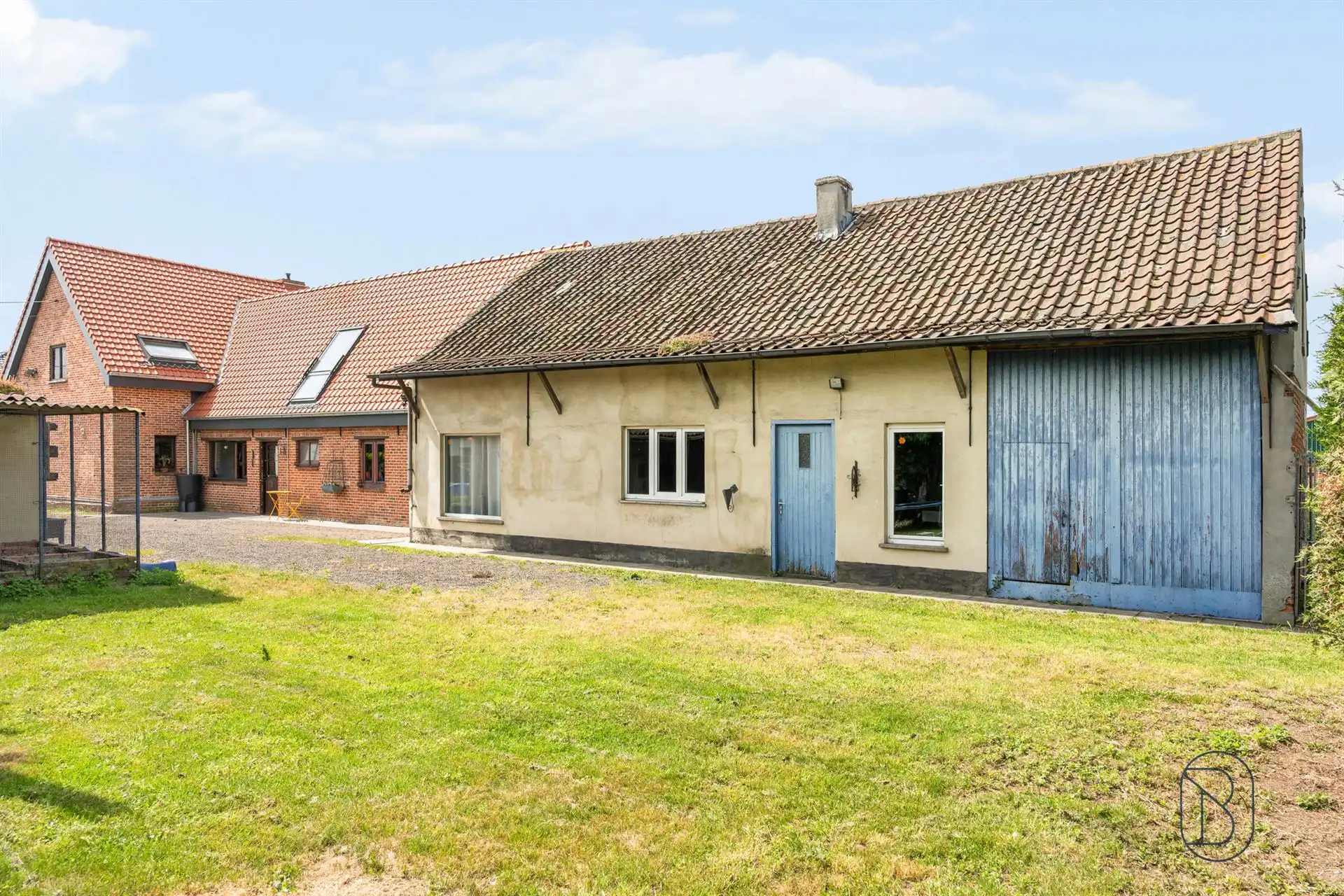 Ruime woning met 4 slpk, garage en bijgebouw op 2.279 m² foto 6