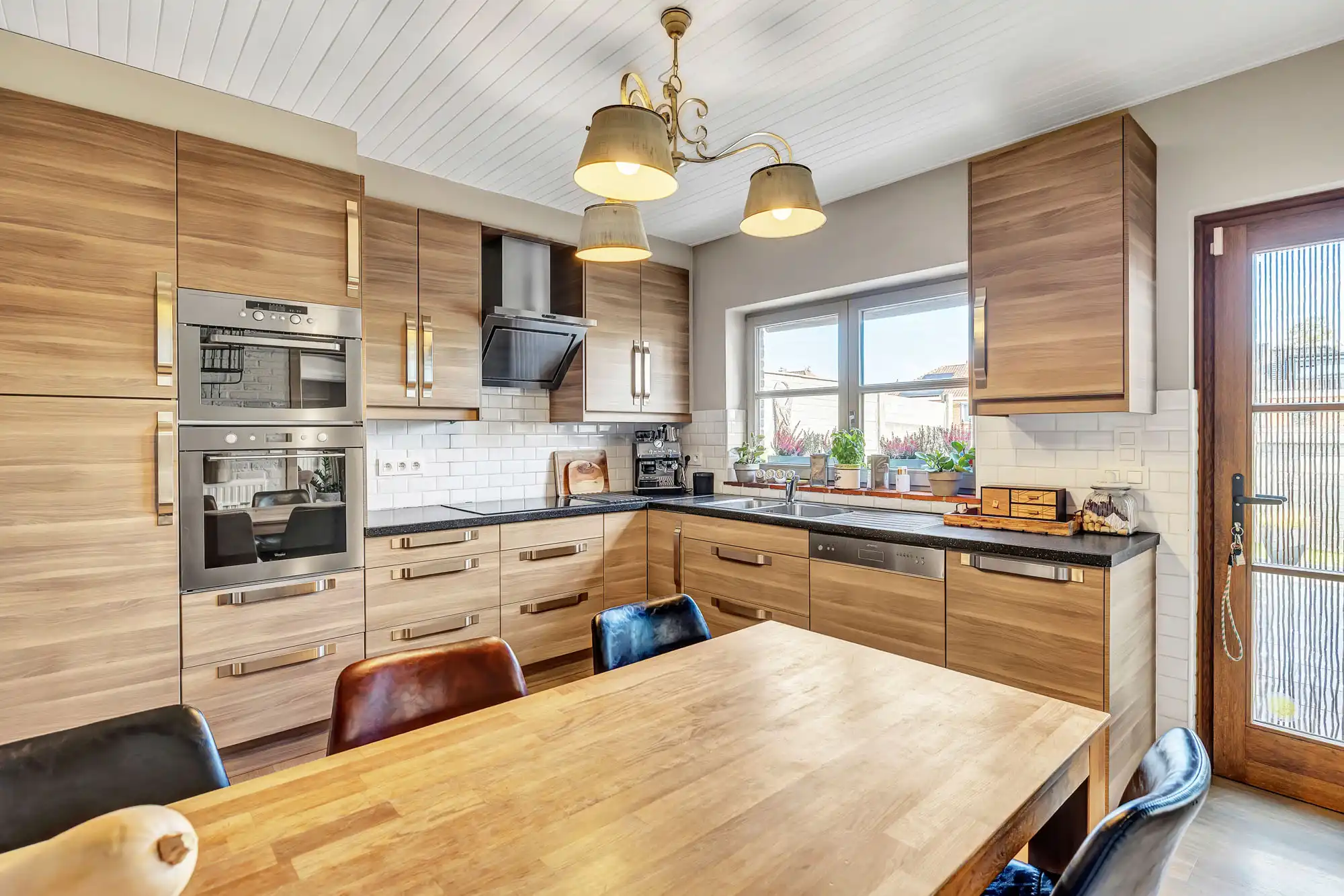 Charmante instapklare woning met 4 slpks, garage en tuin foto 8