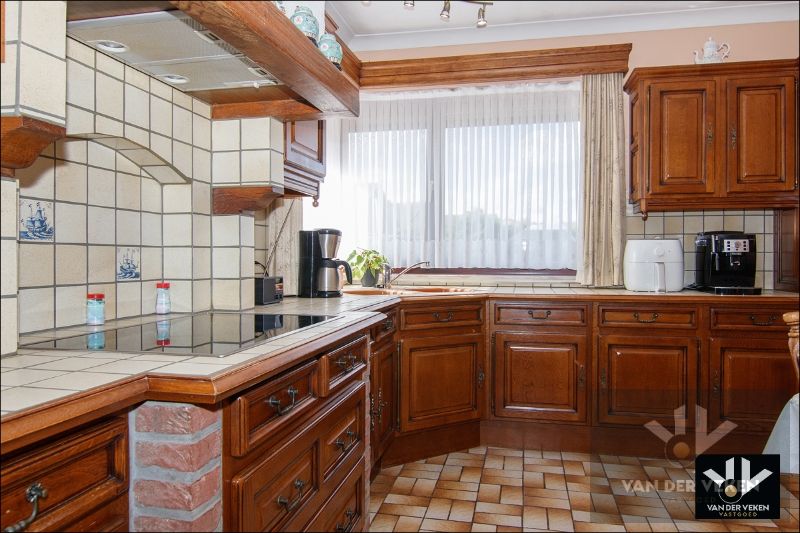 INSTAPKLAAR GEHEEL VAN MAAR LIEFST 370m² OP RUSTIGE LOCATIE foto 15