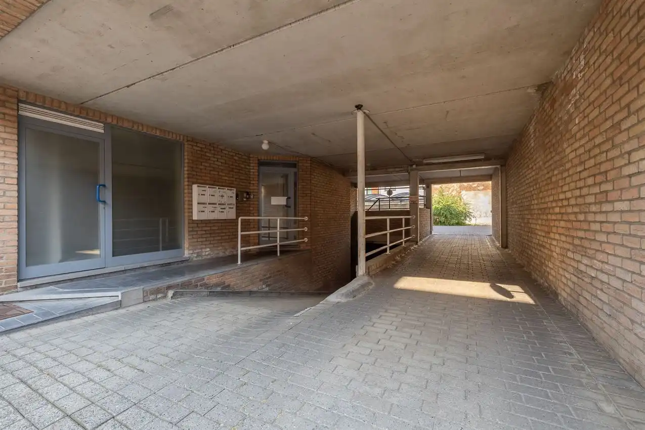 Appartement met twee slaapkamers, terras en autostaanplaats te midden van centrum foto 23