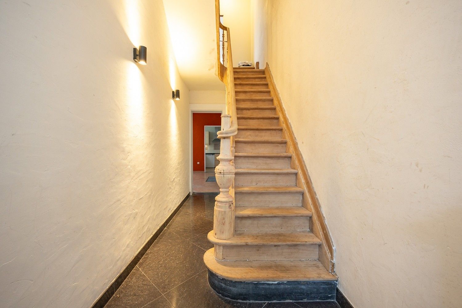 Ruime en karaktervolle herenwoning met zonnige tuin, dakterras en laadpunt in het hart van Merksem foto 16