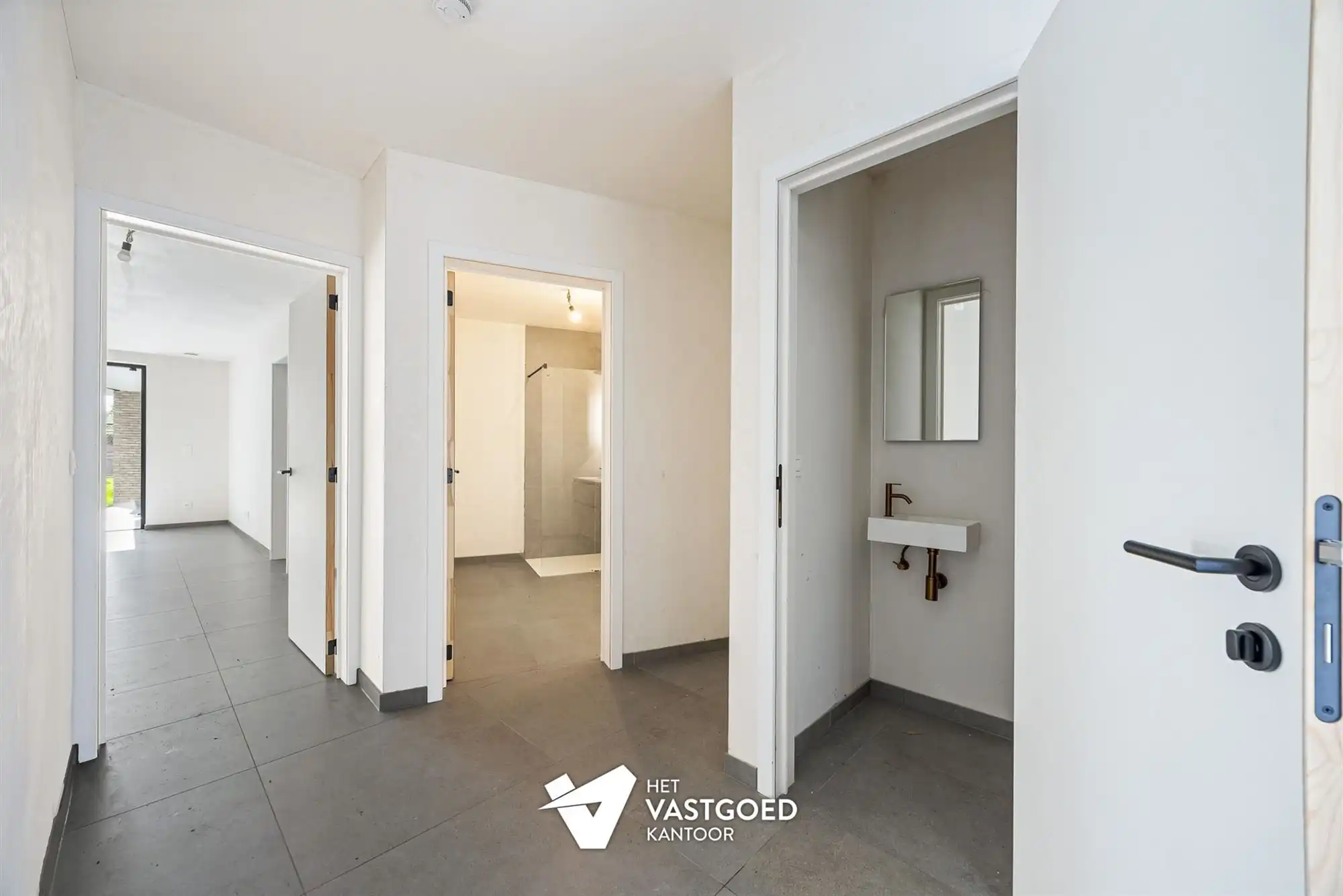 GELIJKVLOERS WONEN MET RUIM TERRAS (TUIN) - 6% BTW MOGELIJK! foto 12