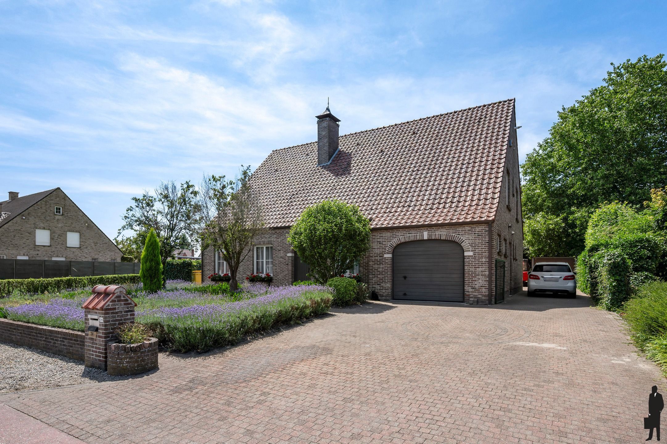 Ruime, instapklare gezinswoning met grote tuin in het hart van Rijkevorsel foto {{pictureIndex}}