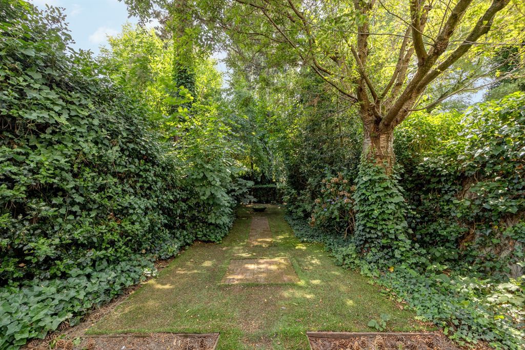  Ruime, karaktervolle bel-etage met grote tuin foto 6