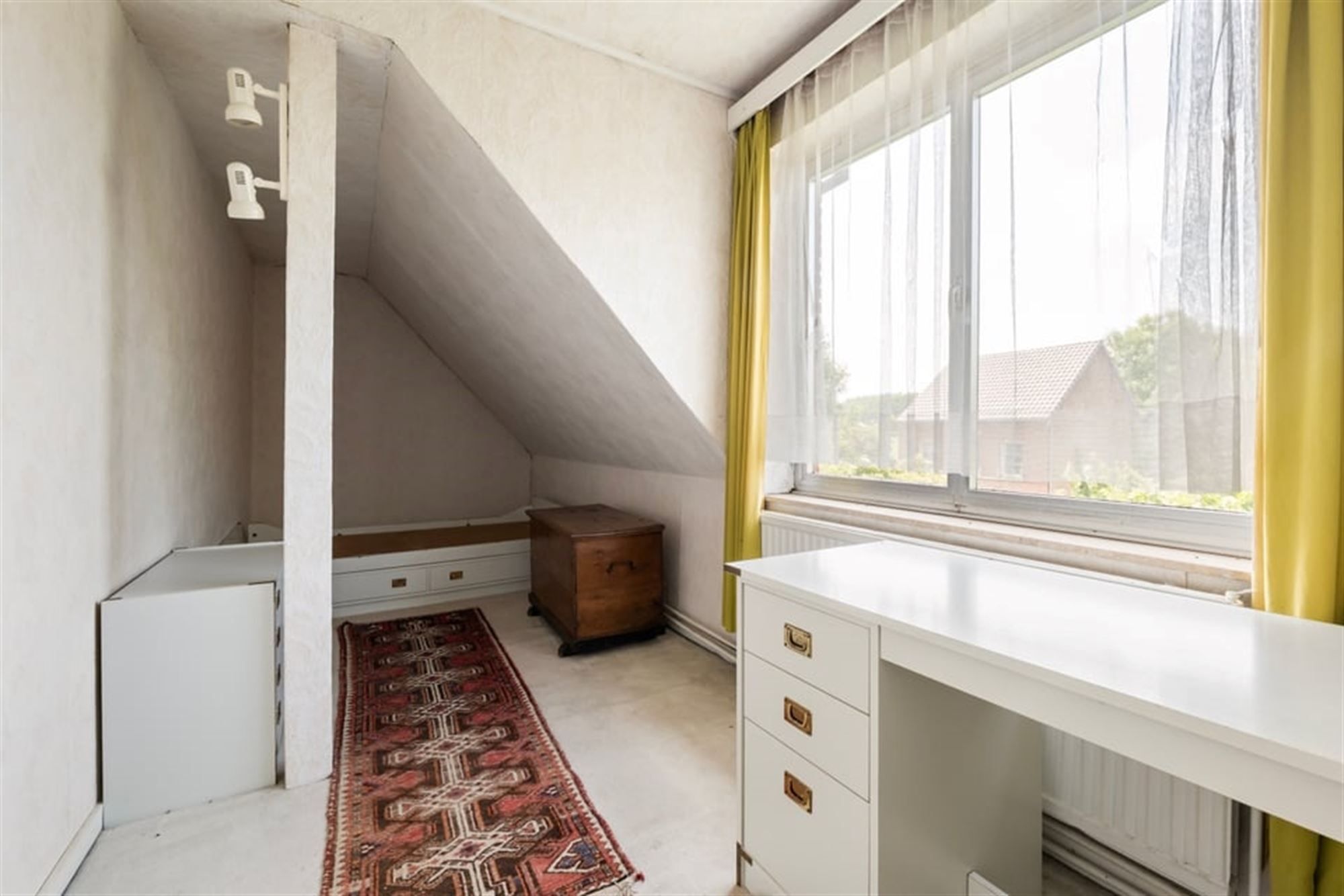 RUIME VILLA MET PRACHTIG UITZICHT EN ENORM VEEL POTENTIEEL IN JEUK  foto 22