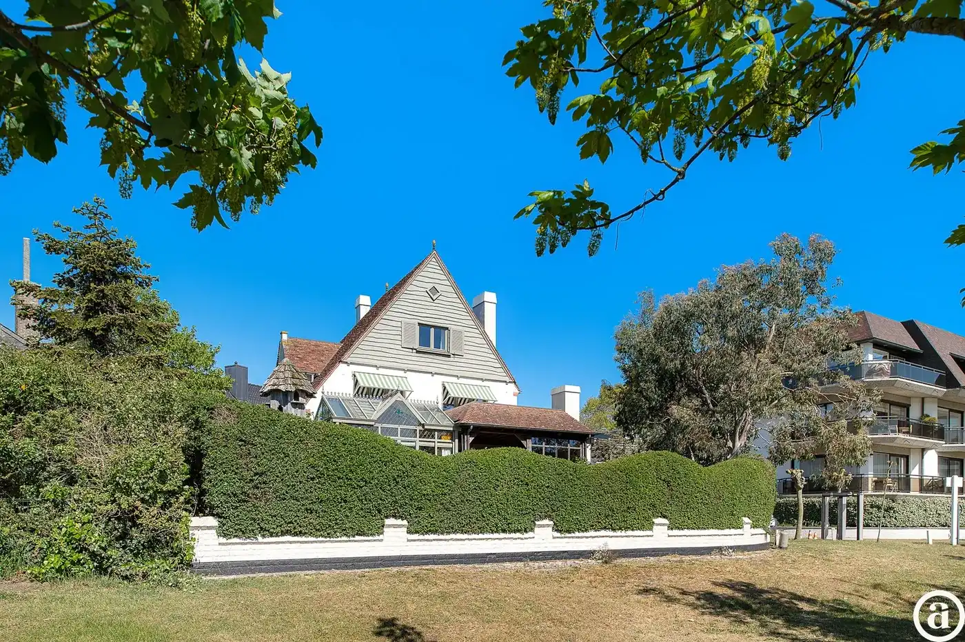 Uitzonderlijke, alleenstaande villa aan het Zegemeer [Georginapad]. foto 5