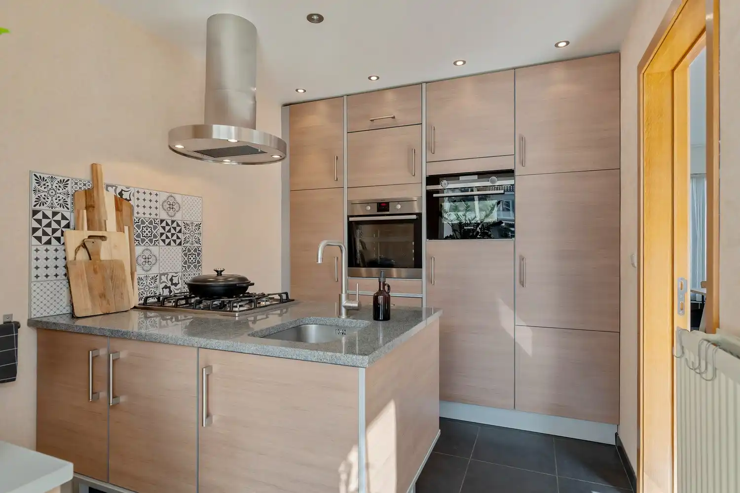 Goed gelegen woning met 4 slaapkamers, 2 badkamers, een garage met een autostaanplaats ervoor en een zuidwest georiënteerde tuin te Kessel-Lo! foto 25