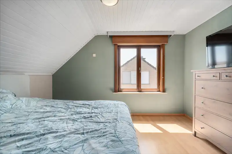 Instapklare gezinswoning met 4 slaapkamers en dubbele garage foto 18