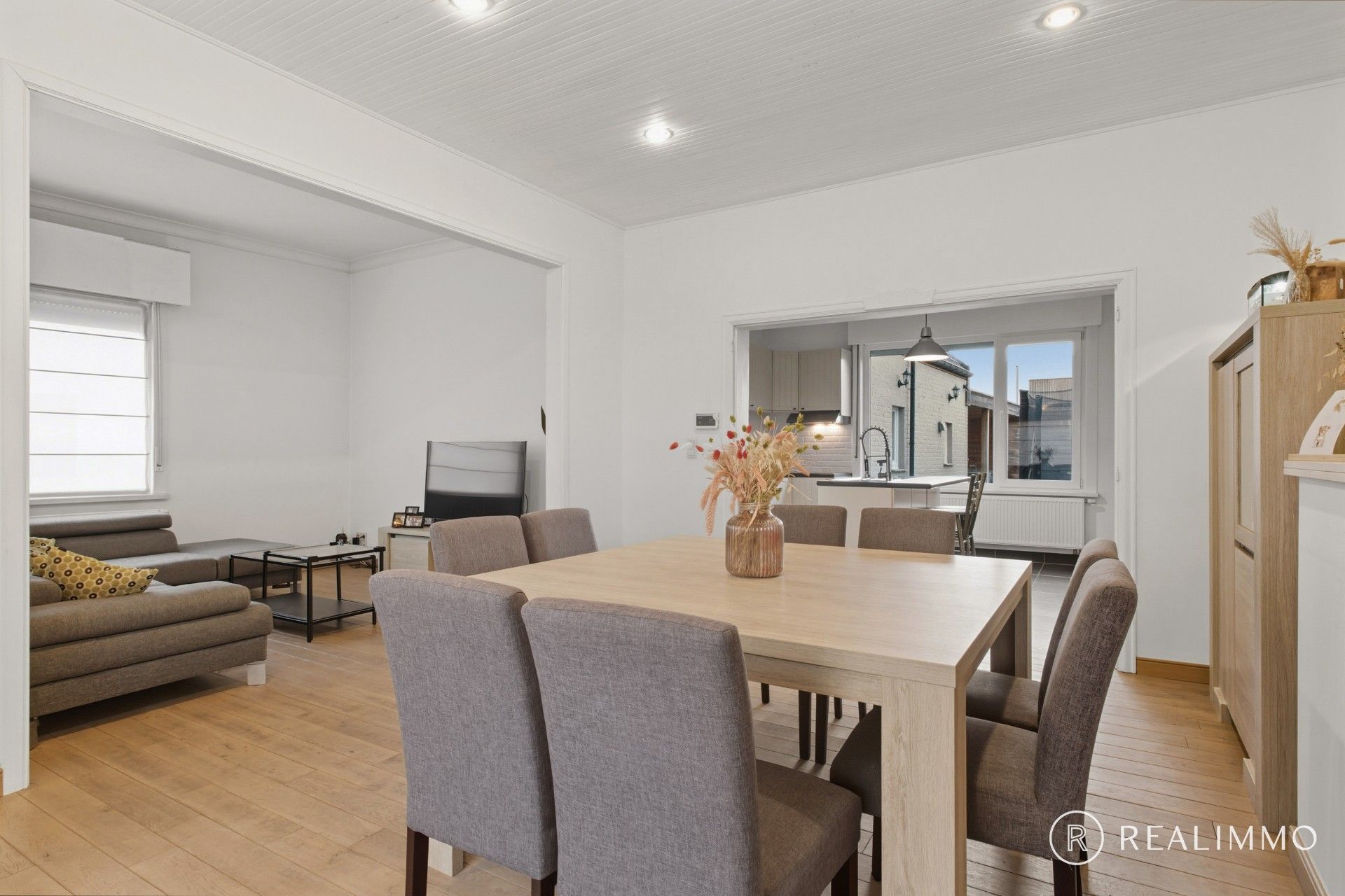 Instapklare hoekwoning in centrum Desselgem foto 4