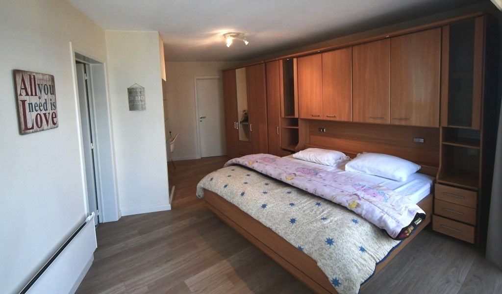 Gerenoveerd twee slaapkamer appartement met zowel frontaal zeezicht als zicht op het hinterland foto 27