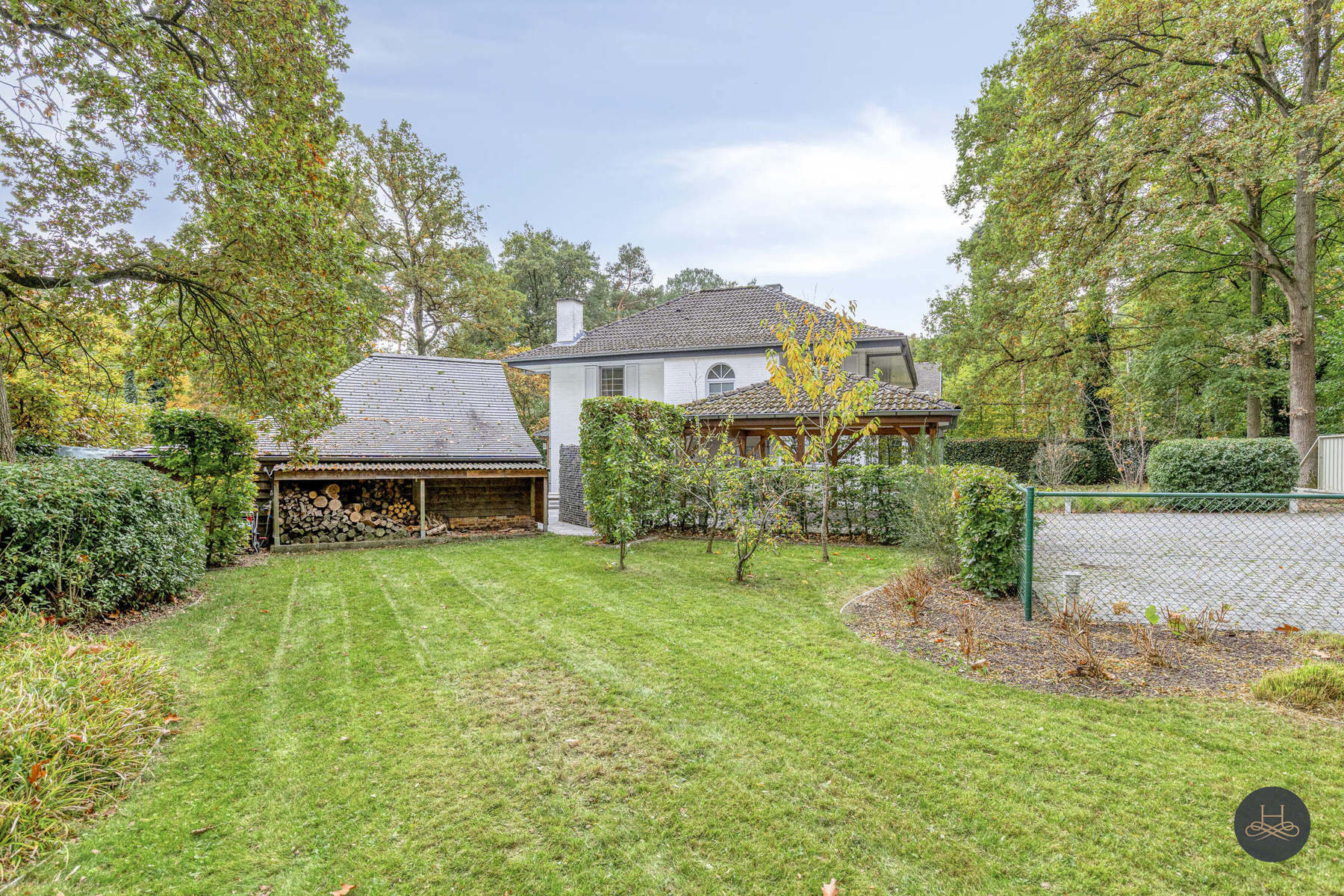 Indrukwekkende groen gelegen villa met zwembad en poolhouse  foto 39