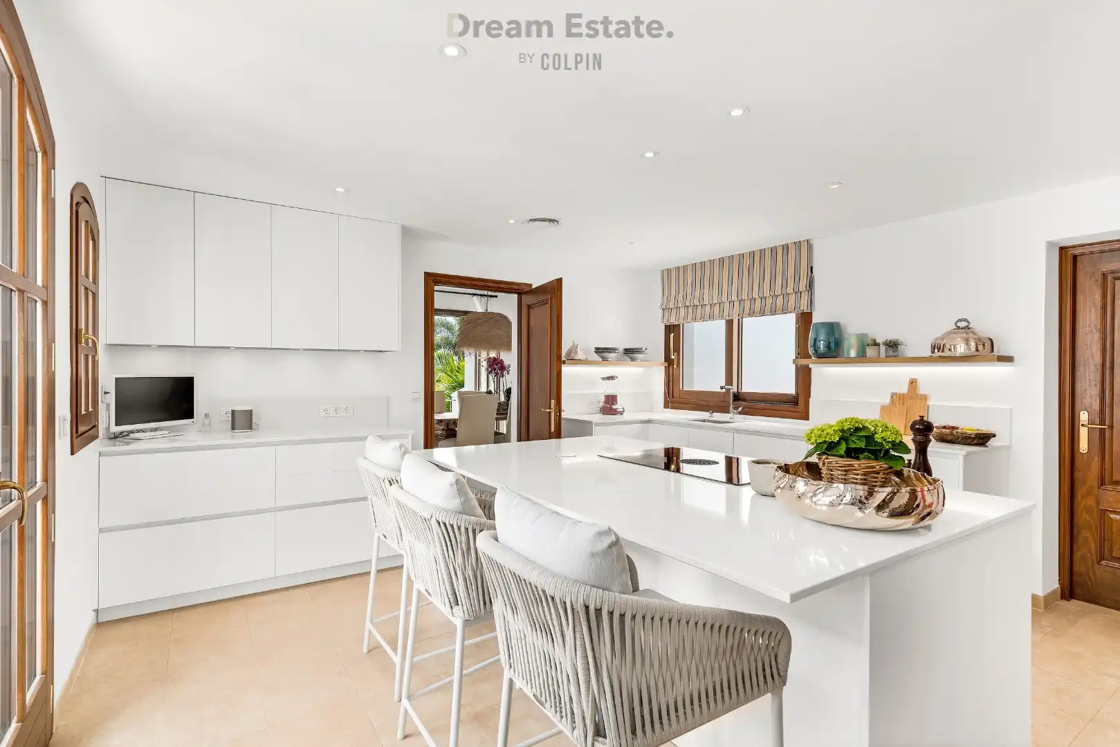 Een werkelijk prachtige Andalusische villa tegenover de golf te Benahavis regio. foto 16