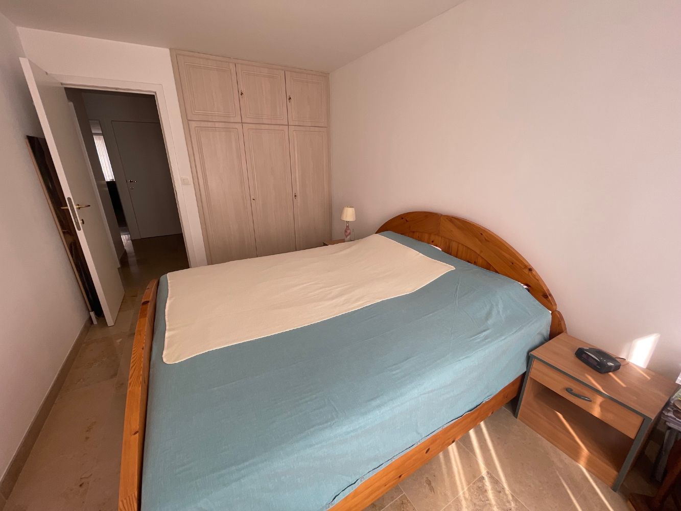 Prachtig ruim appartement met twee slaapkamers en een zongericht terras. foto 9