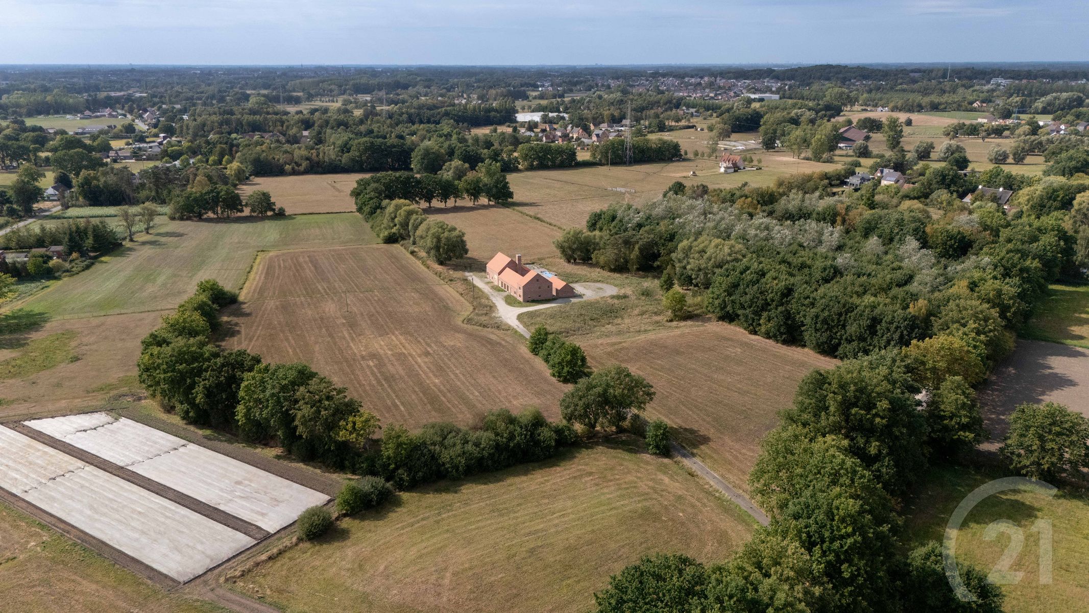 Prachtige en idyllisch gelegen hoeve (casco) op 4 hectare! foto 15