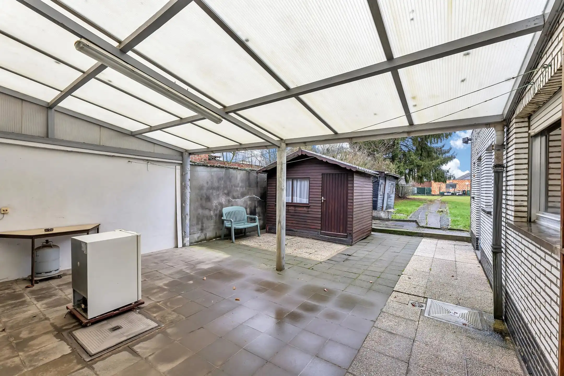 Ruime te renoveren woning met garage en veel potentieel foto 23