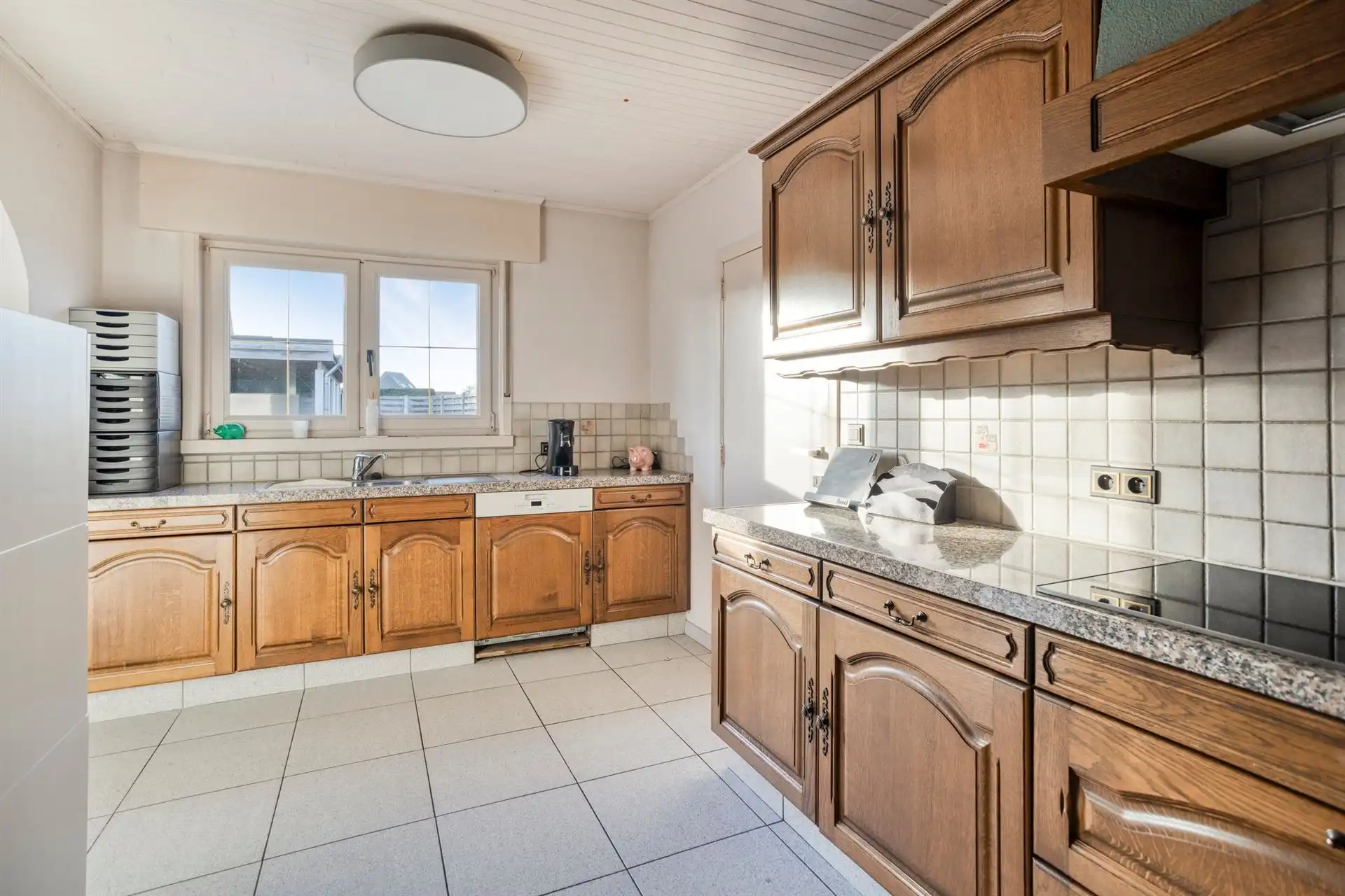 Op te frissen woning met 5 slpks nabij centrum Oostmalle! foto 13