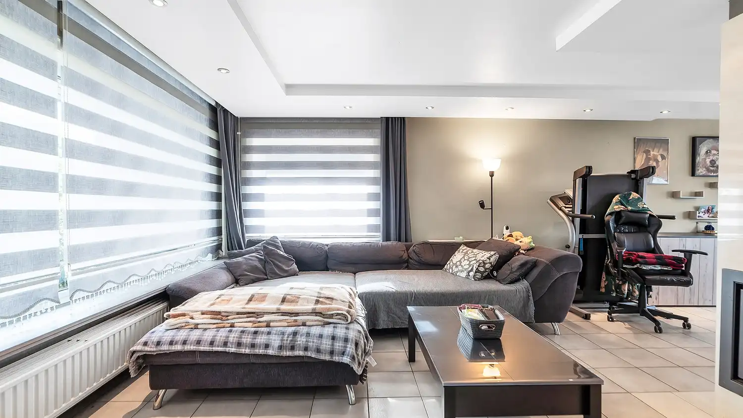 Ruime gezinswoning met 3 slaapkamers + bureel/slaapkamer en mogelijkheid tot extra slaapkamers op zolder foto 2