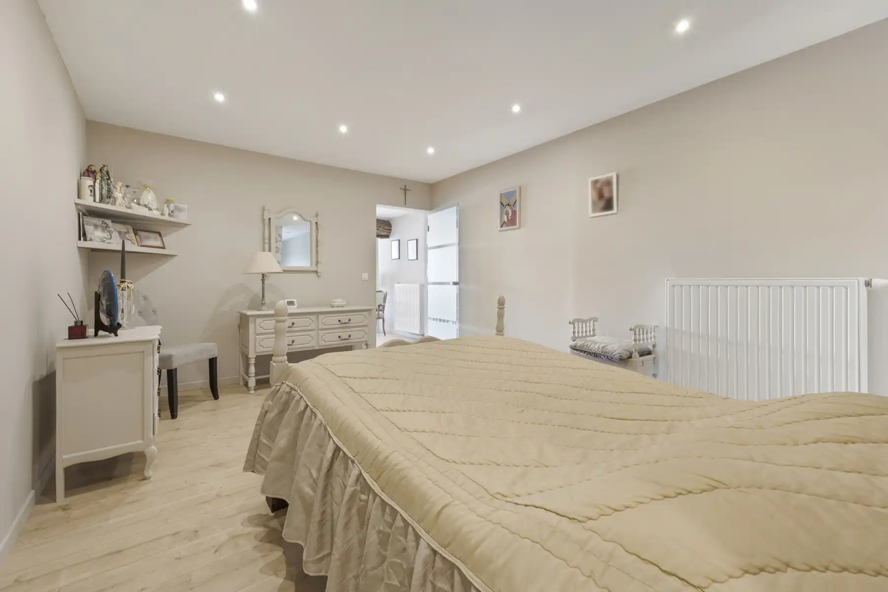 Ruime karakterwoning met 6 kamers, 3 badkamers en tuin foto 21