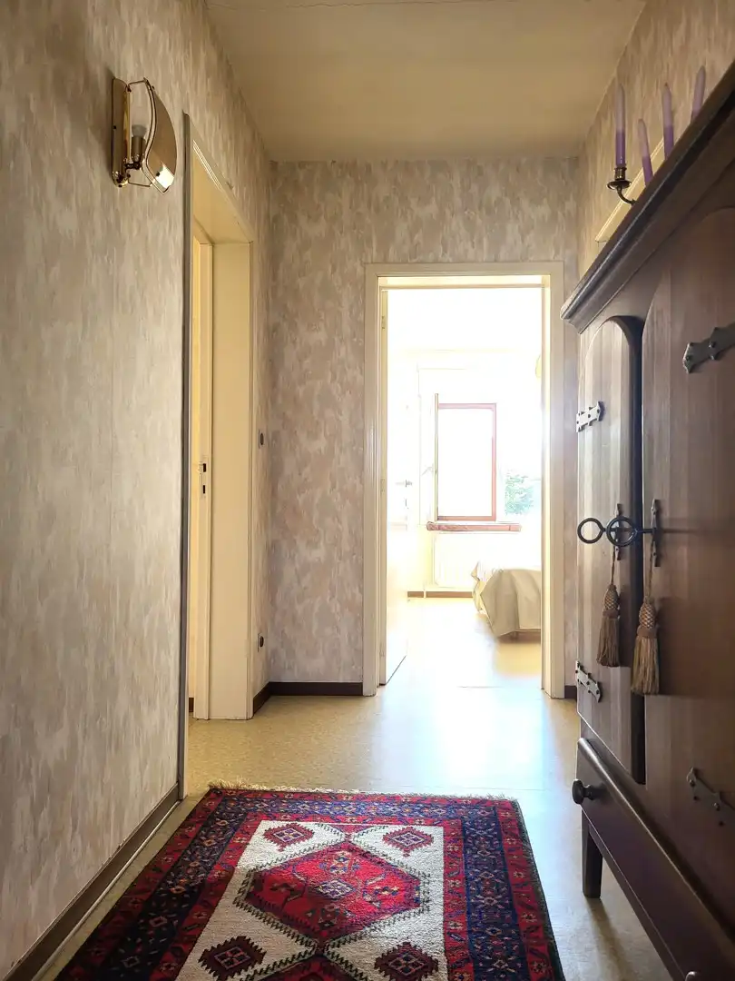 Deze ruime halfopen bebouwing met een bewoonbare oppervlakte van 134 m² is rustig gelegen aan de stadsrand. foto 25