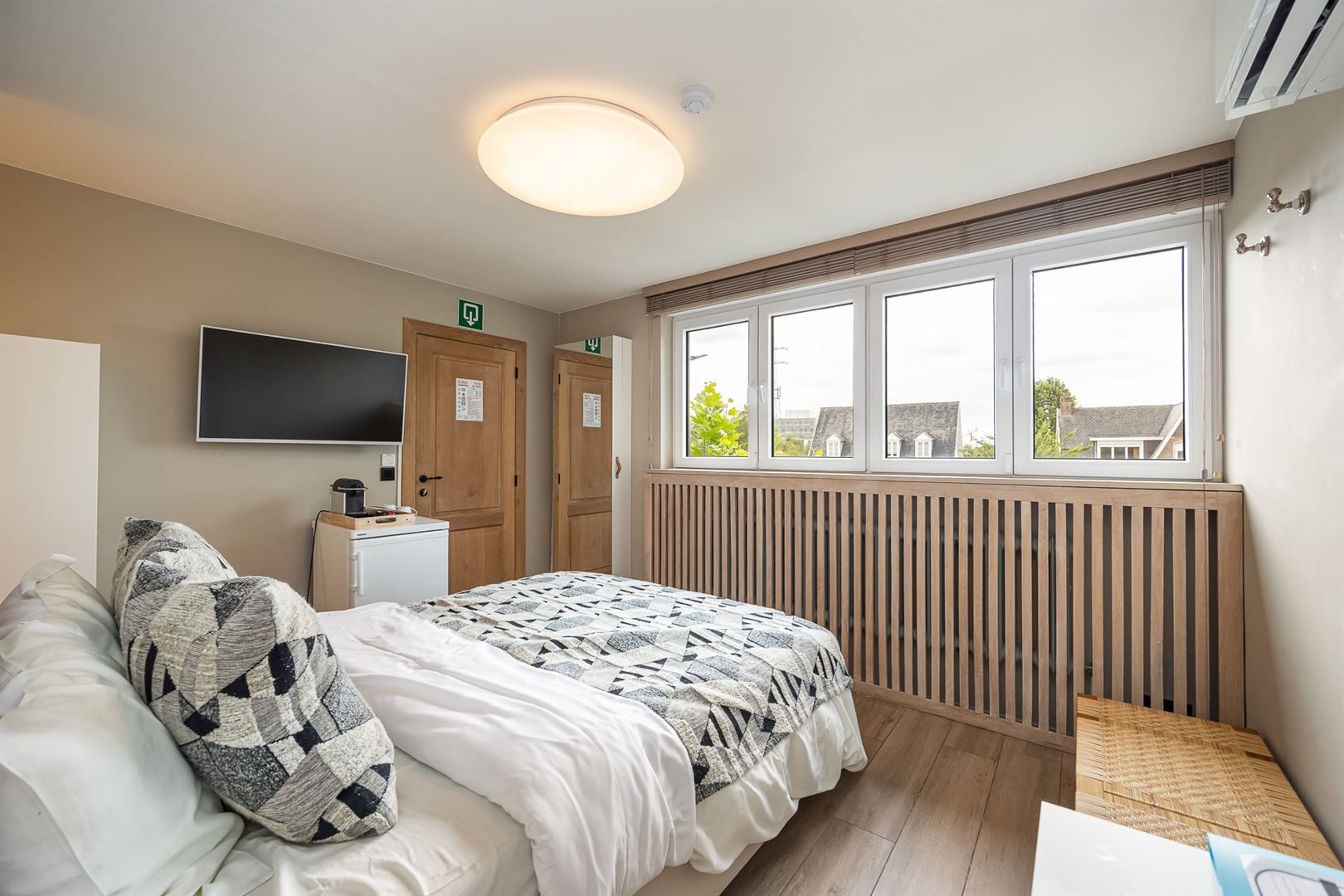 Een luxueus ingerichte woning met 5 slaapkamers en zwembad. foto 20