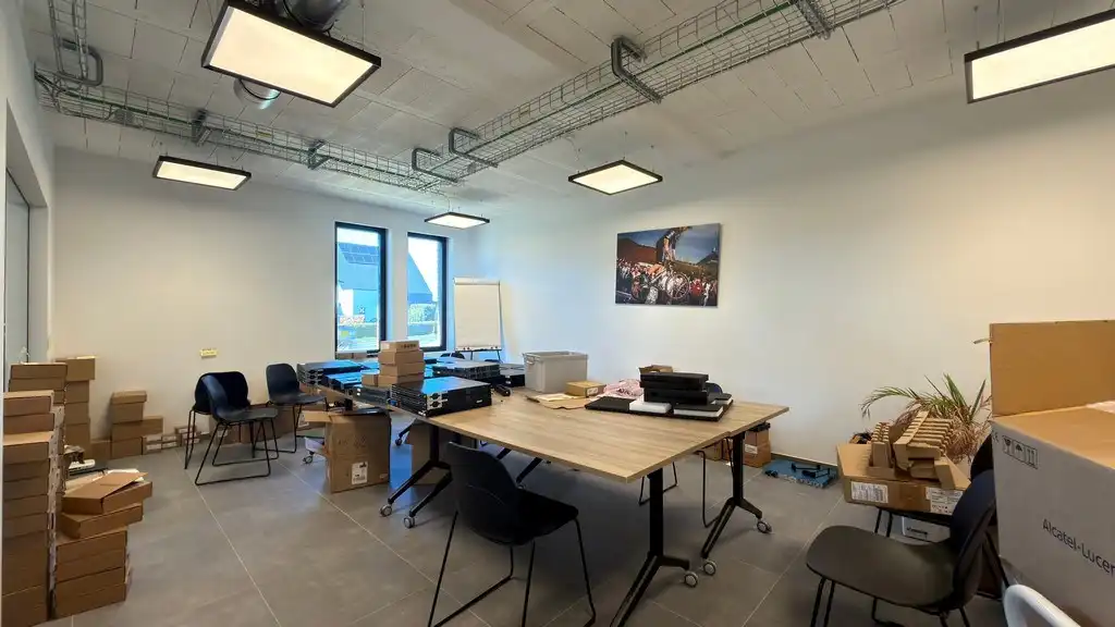 Instapklare kantoren met terras te huur vlakbij afrit E19 in Rumst foto 7