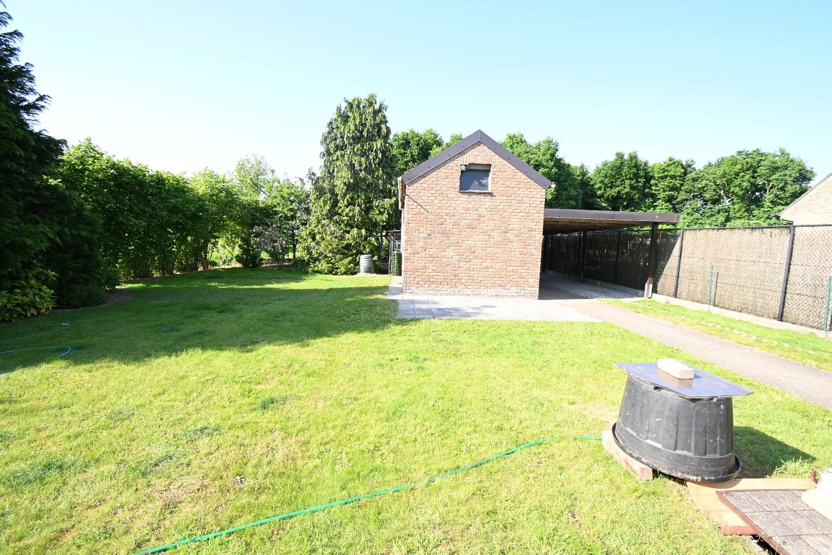 Rustig gelegen alleenstaande woning met tuin foto 24