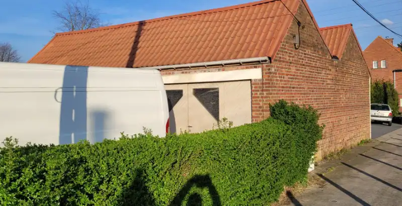 Roeselare. Opbrengsteigendom van 2 verhuurde appartementen en 1 aparte loods centraal tussen Rumbeke en Roeselare gelegen. Prijs bespreekbaar. foto 13