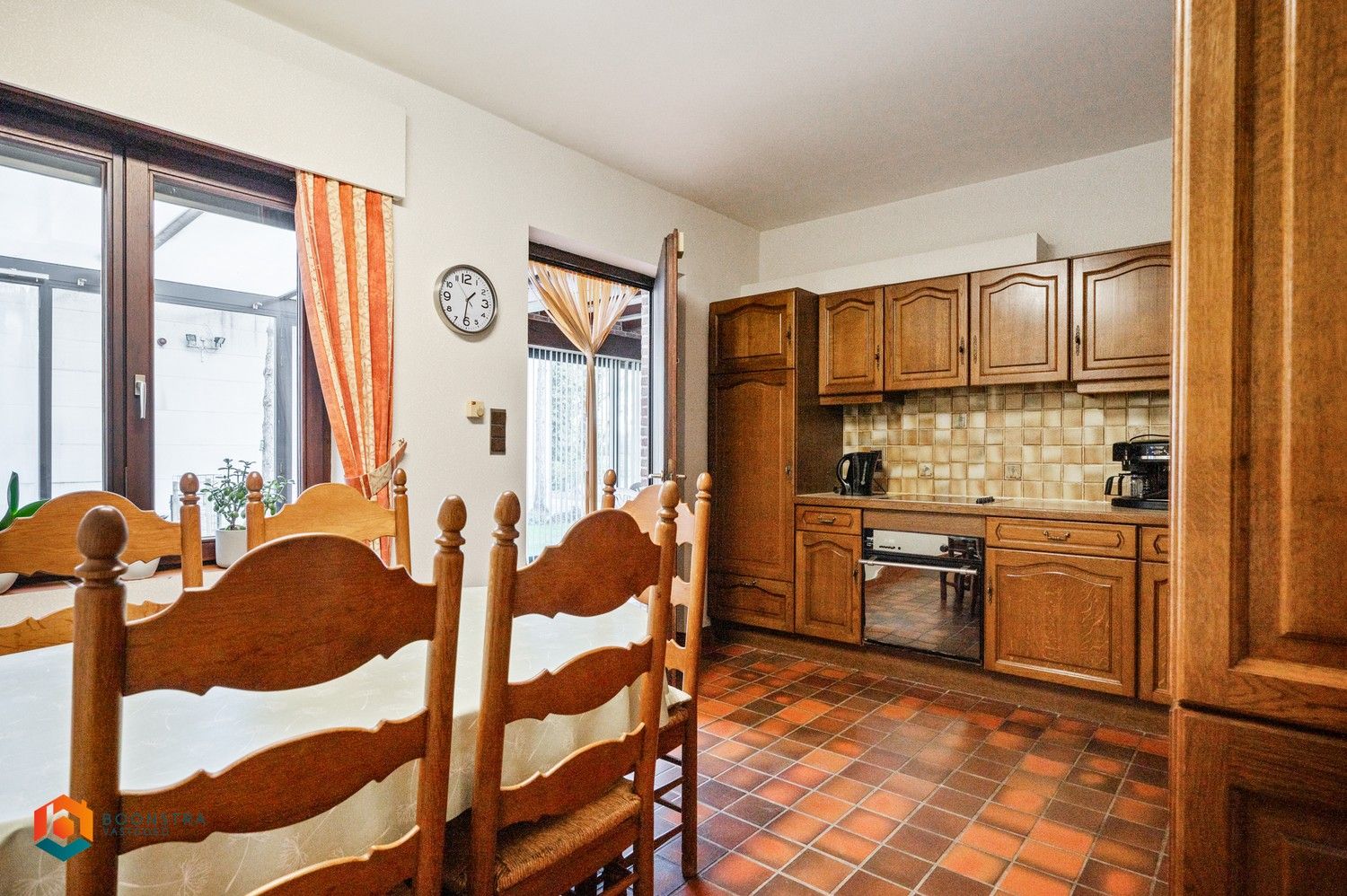 Te renoveren woning met 4 slpkrs en magazijn van 360m² op ruim perceel van 5730m² foto 10