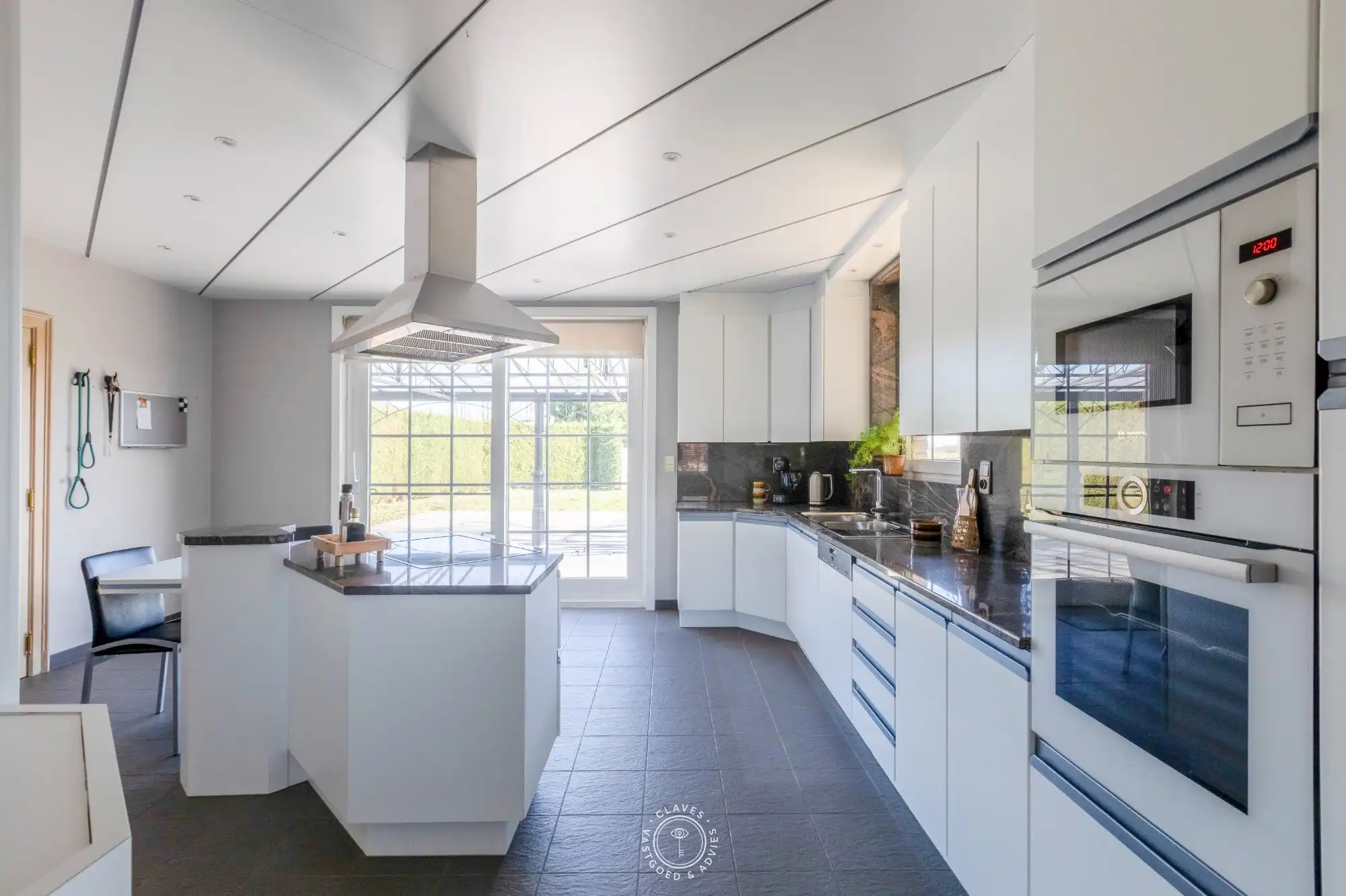 Open bebouwing met loods op uitzonderlijk perceel van +10.000 m² met adembenemend uitzicht foto 14