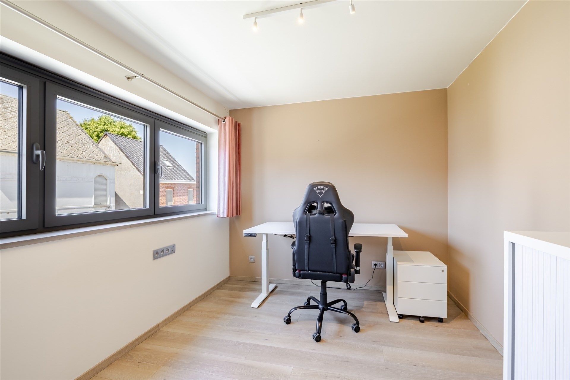 Topper!! Ruime lichtrijke woning, instapklaar! foto 23
