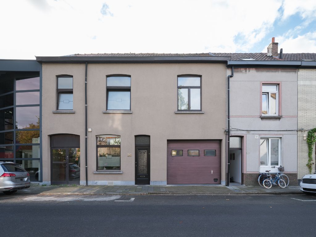 Woning met polyvalente mogelijkheden, zonnige tuin en inpandige garage op fietsafstand van het centrum van Gent. foto 1