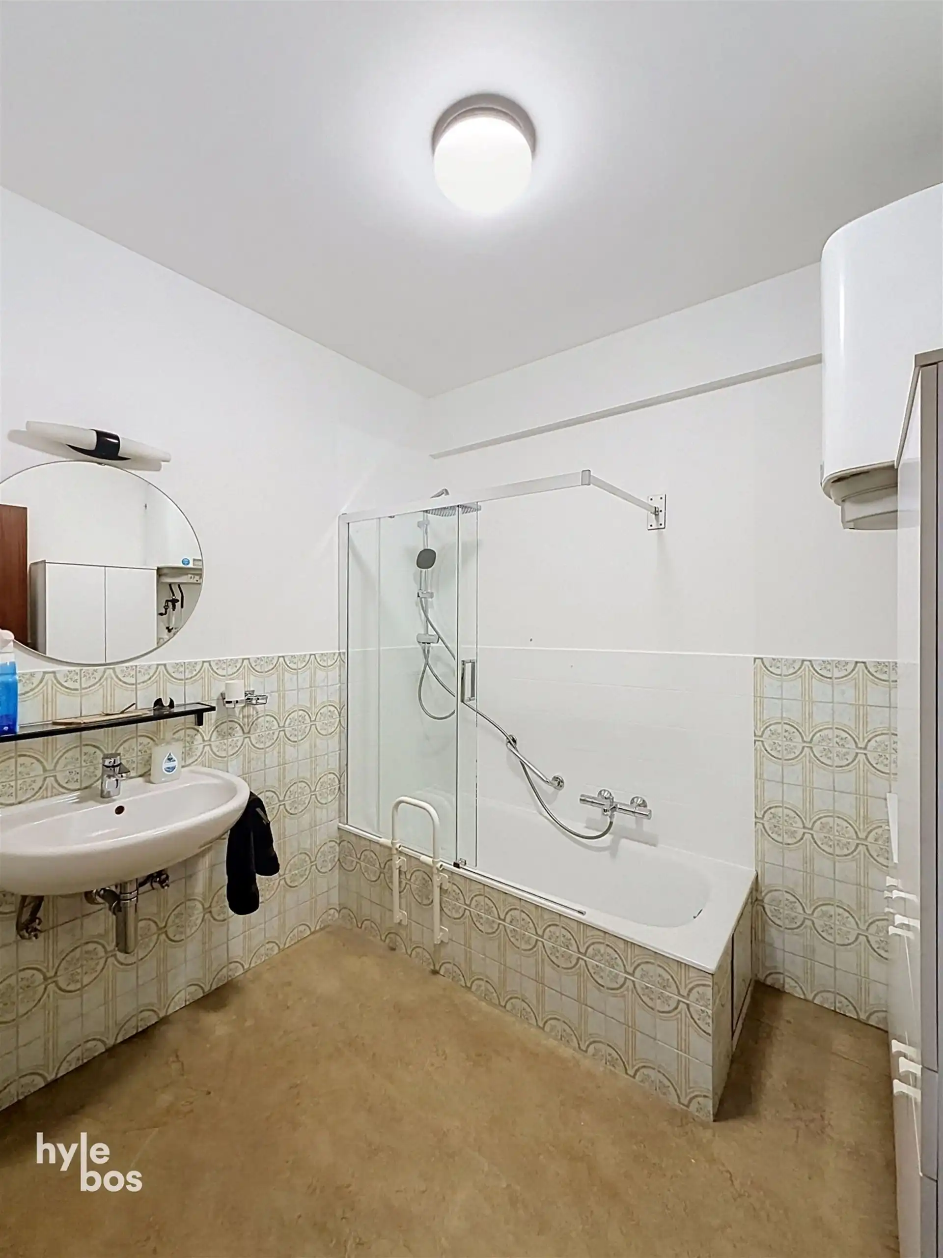 Centraal gelegen, instapklaar twee slaapkamer appartement foto 10