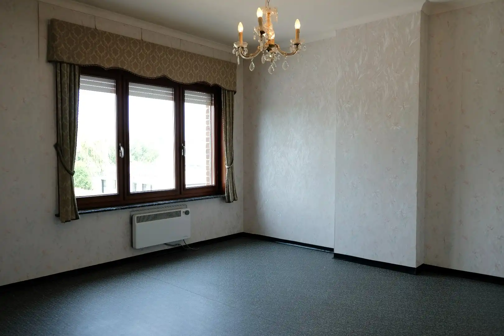 Ruime woning met garage, bijgebouwen en tuin en veel potentieel voor extra slaapkamers foto 10