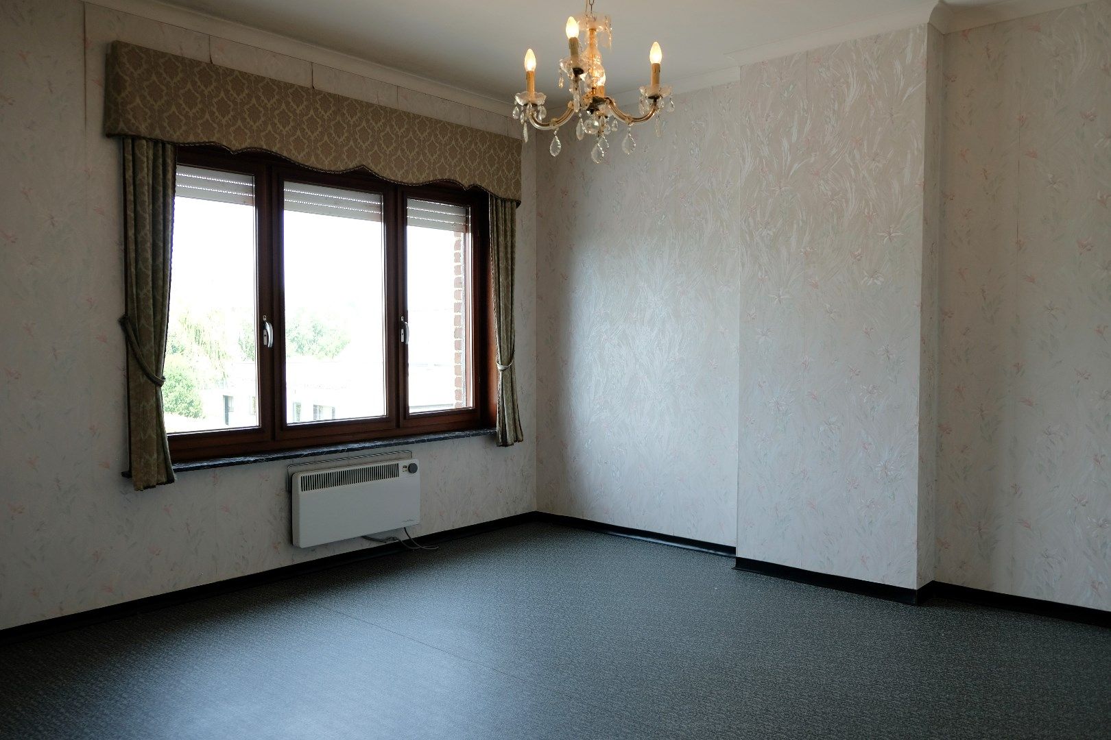 Ruime woning met garage, bijgebouwen en tuin en veel potentieel voor extra slaapkamers foto 10