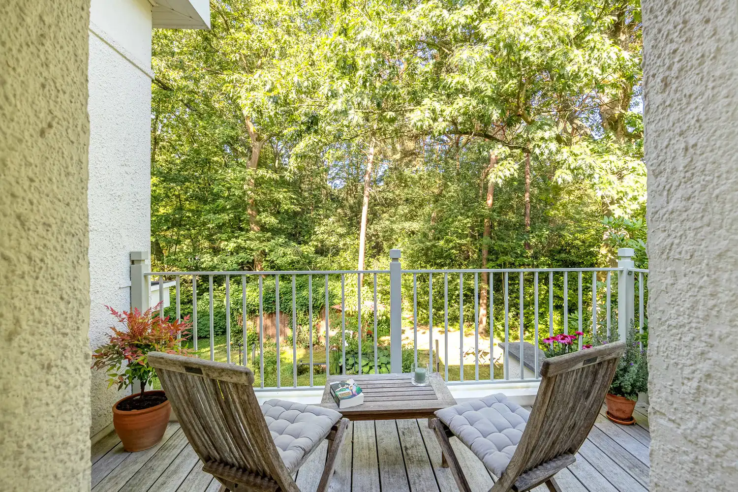 Instapklare en karaktervolle villa op toplocatie, gelegen op een ruim perceel van +-2450m², omgeven door rust, privacy en groen foto 30