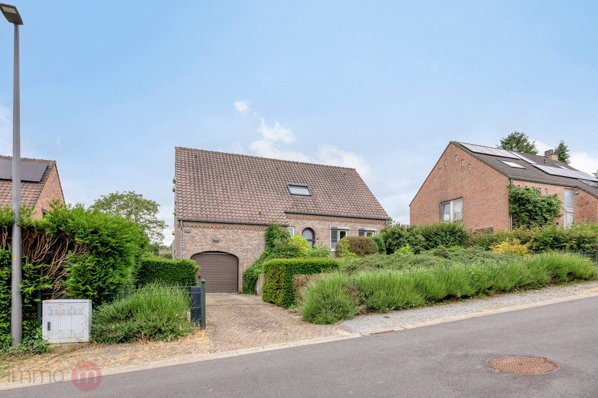 Prachtige villa (open bebouwing) met adembenemend uitzicht in rustige omgeving met 5 slaapkamers. foto {{pictureIndex}}