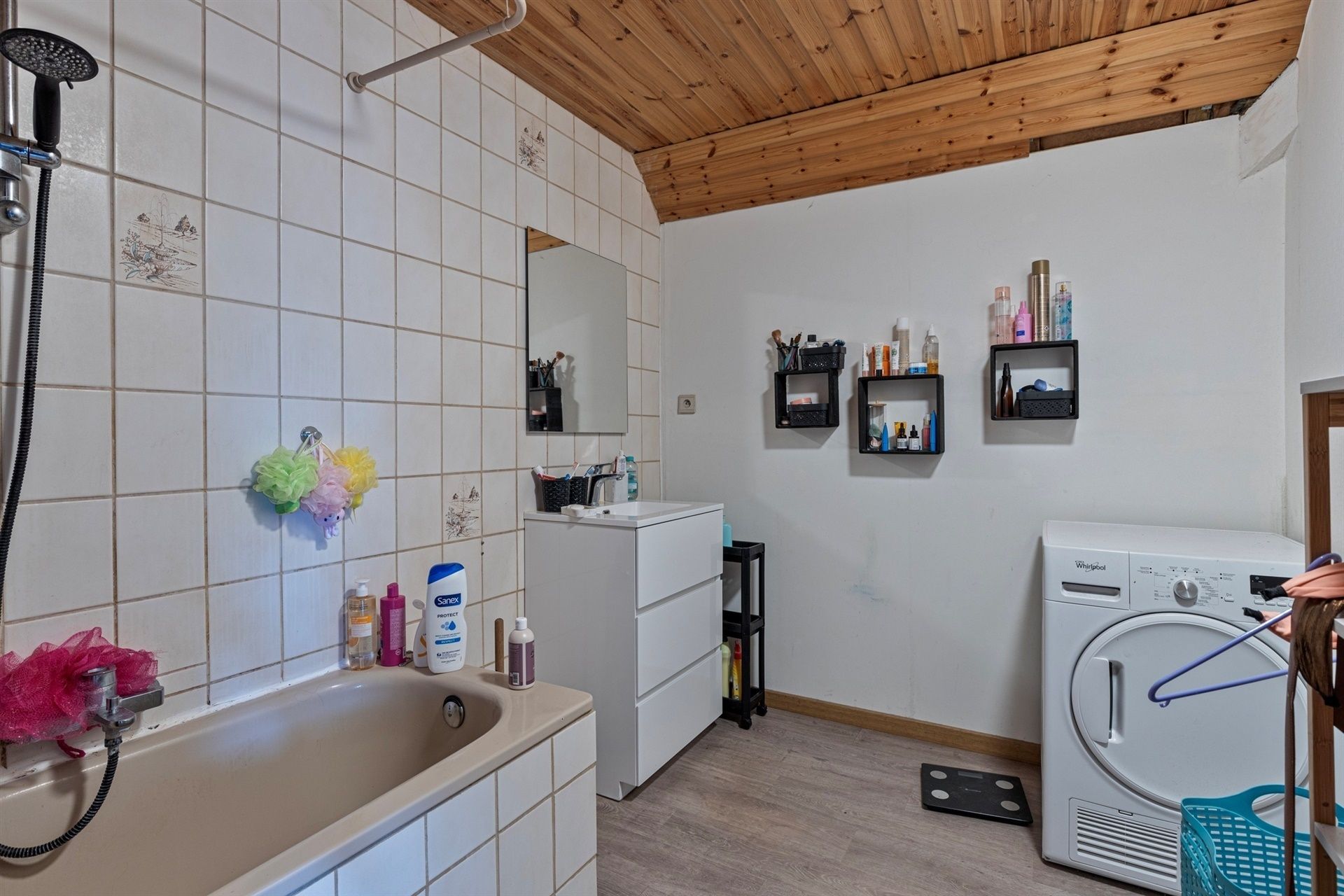 Rustig gelegen landhuis met 6 kamers foto 28