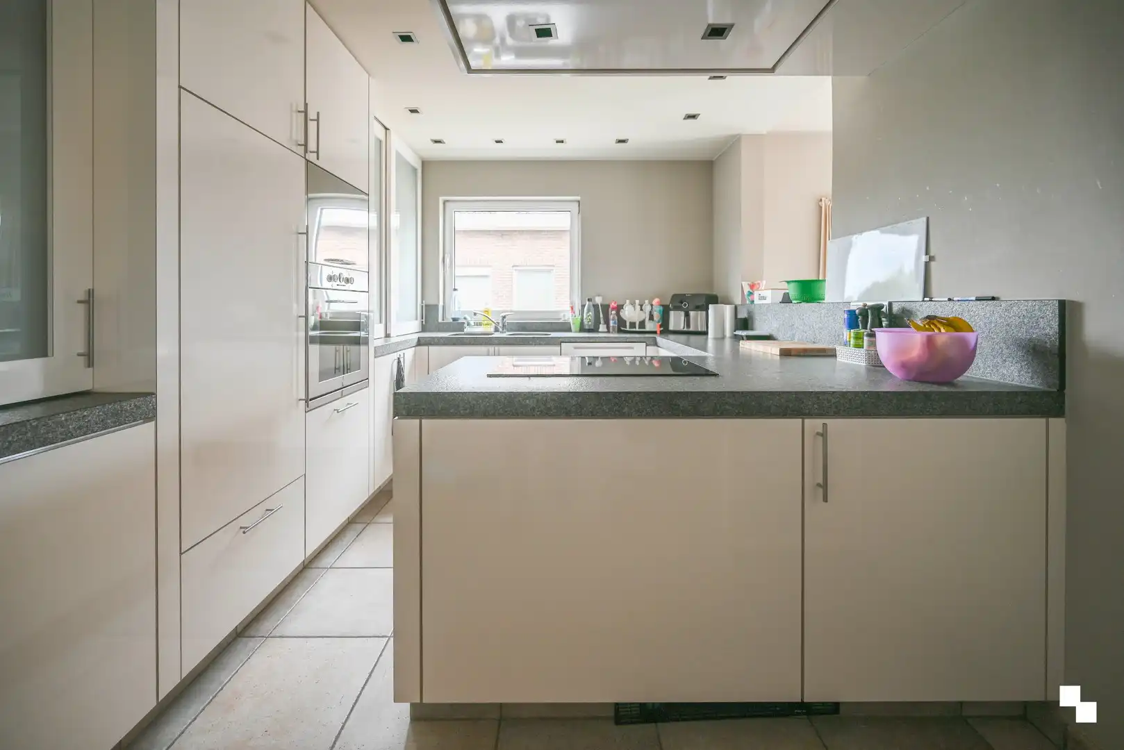 Zeer ruim appartement in het centrum van Oostrozebeke foto 5