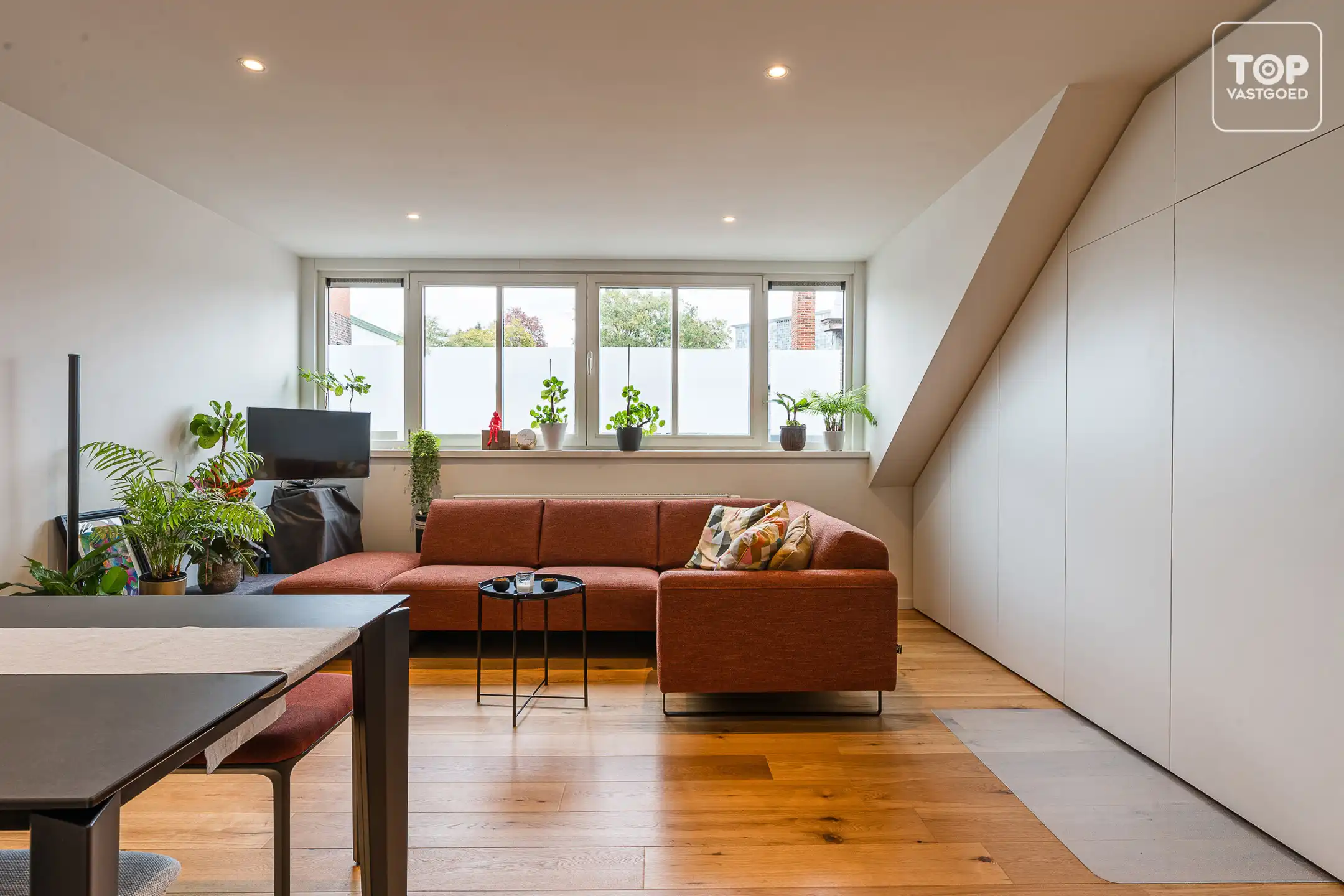 Perfect 1-slaapkamer appartement nabij Gent station Gent Sint-Pieters.  foto {{pictureIndex}}