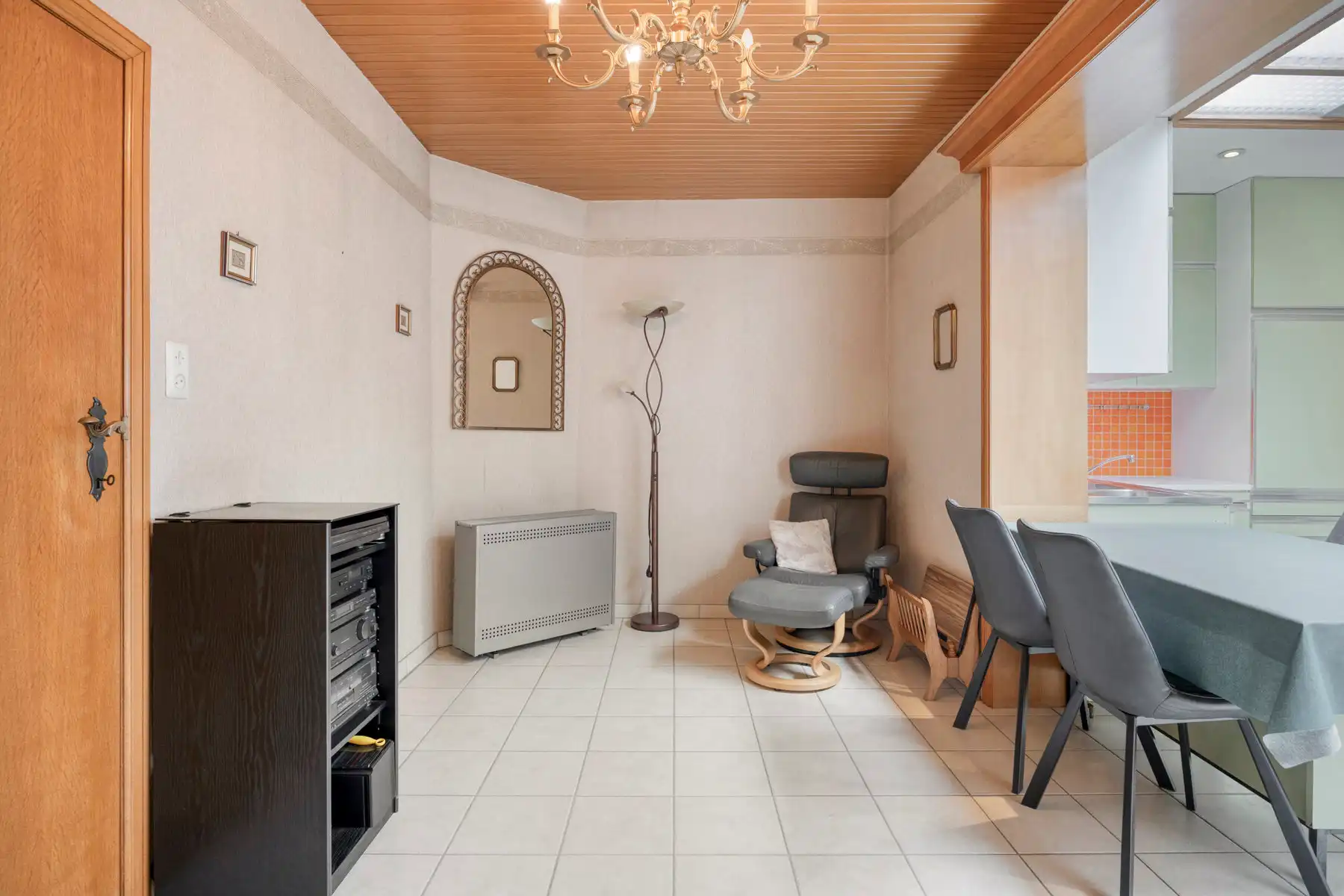 Rijwoning met 2 slaapkamers, inrichtbare zolder & grote tuin foto 7