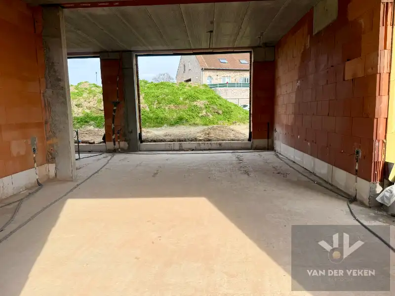 Moderne halfopen nieuwbouwwoning met 4 slaapkamers en 2 badkamers met carport foto 11